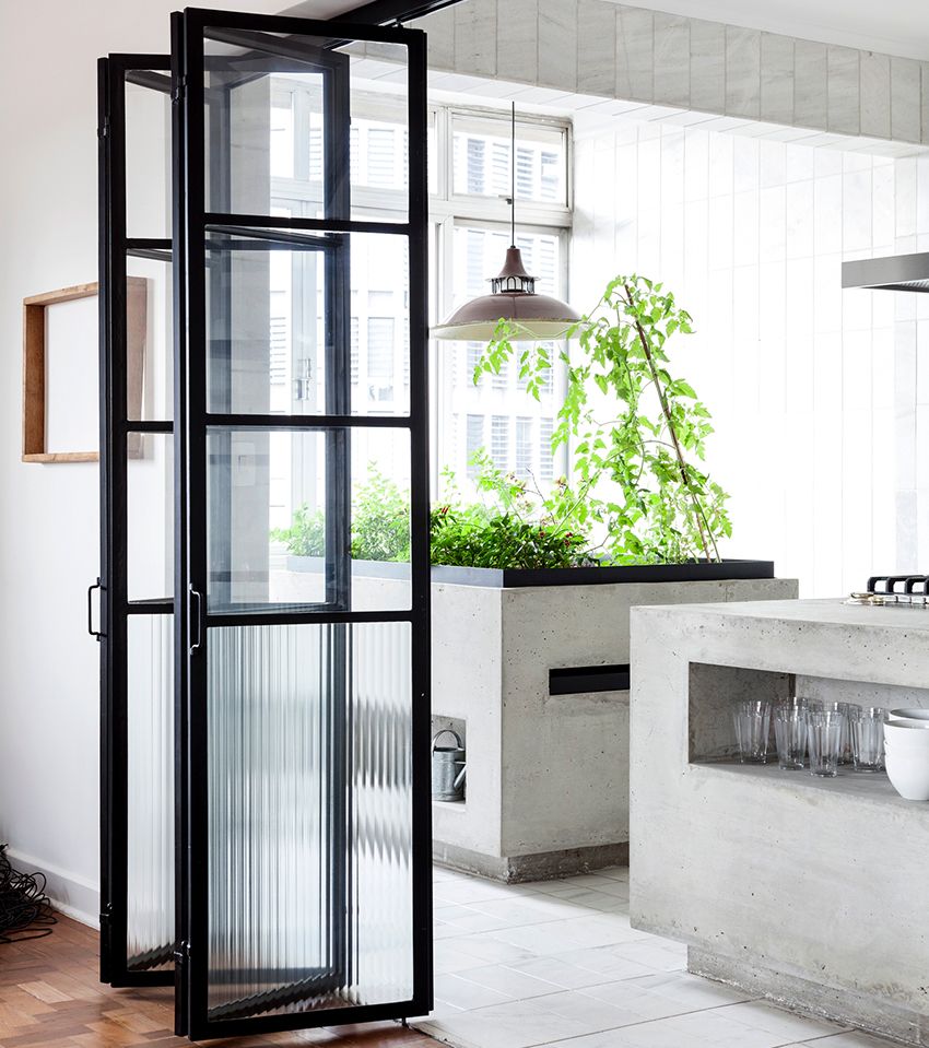Pintu aluminium: pelbagai pintu masuk dan reka bentuk dalaman