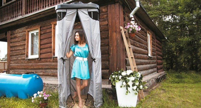 Tangki pancuran mandian yang dipanaskan: kehadiran air suam untuk kotej percutian yang selesa
