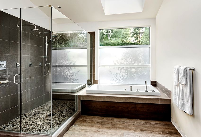 Reka bentuk bilik mandi dengan pancuran mandian: variasi reka bentuk yang tidak remeh