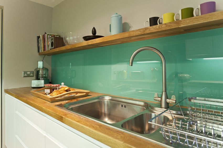 Apron untuk dapur kaca: bagaimana untuk memilih dan memasang panel