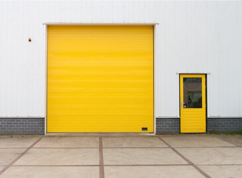 Pintu garaj pintu garaj: dimensi, harga, reka bentuk dan ciri pemasangan