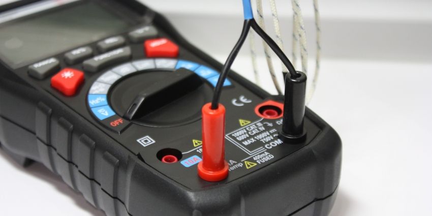 Multimeter elektrik: penguji untuk pelbagai ukuran elektrik