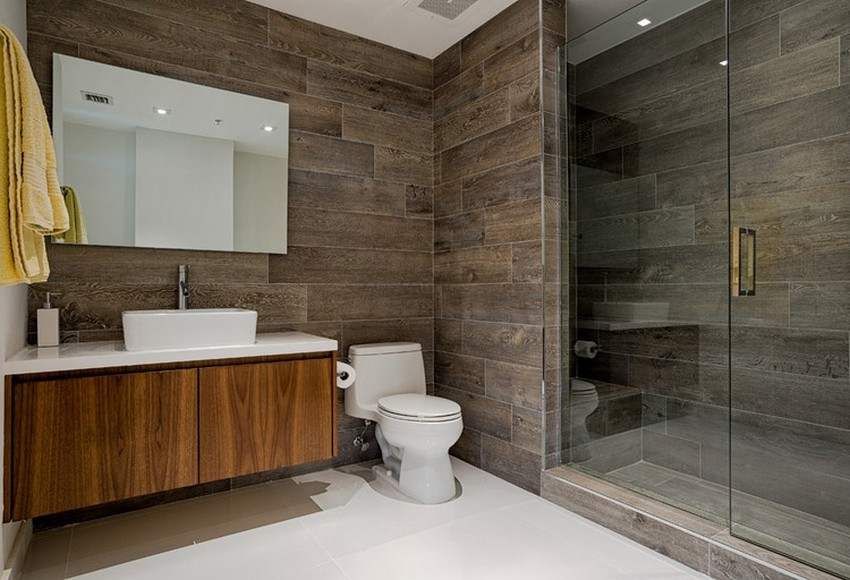 Jubin seramik di bilik mandi: reka bentuk selesai moden
