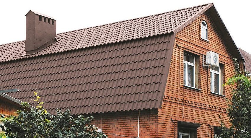 Ondulin atau jubin logam: yang lebih baik dipilih untuk bumbung rumah