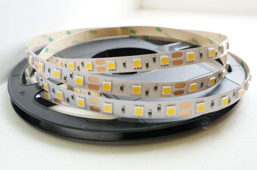 Rangkaian sambungan jalur LED 220V ke rangkaian: pemasangan lampu latar yang betul