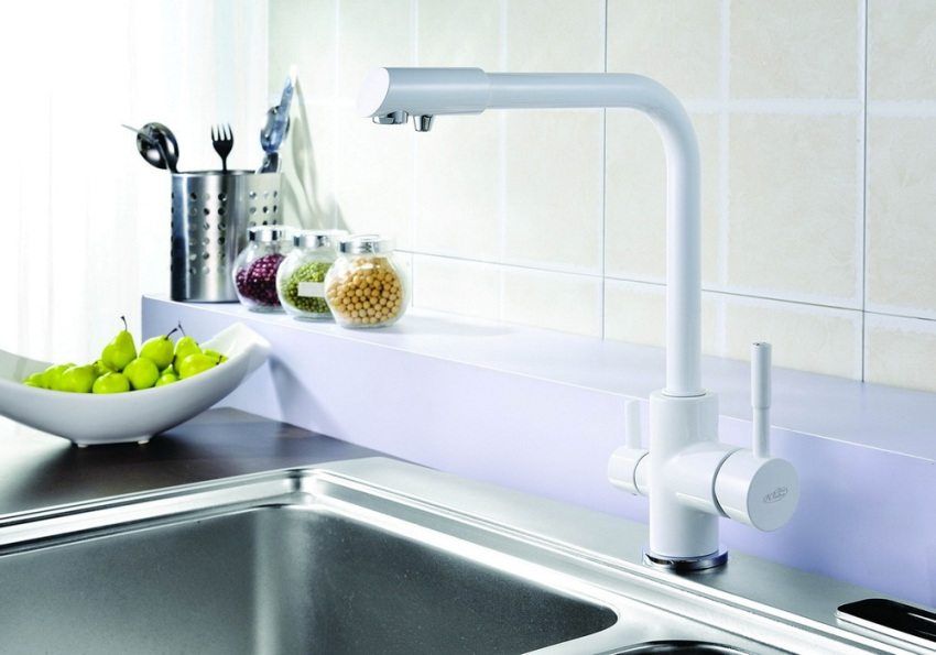 Faucets dapur dengan paip untuk air minuman: generasi baru produk kebersihan