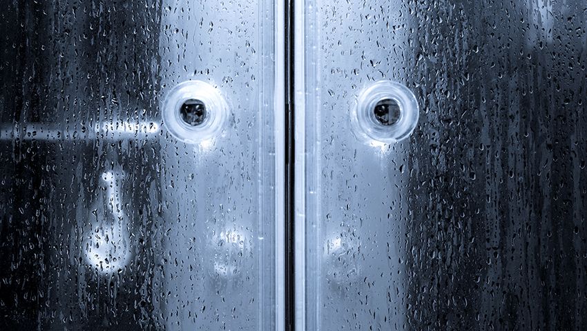 Pintu kaca untuk mandi: jaminan kesenangan, keselesaan dan kecantikan