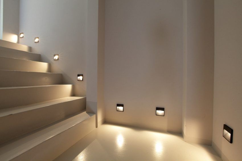 Lampu LED untuk pencahayaan tertutup: overhed dan tersembunyi