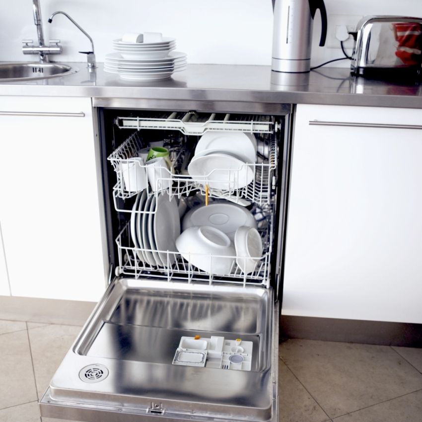 Mesin basuh pinggan mangkuk terbina dalam: peralatan moden untuk kehidupan yang selesa