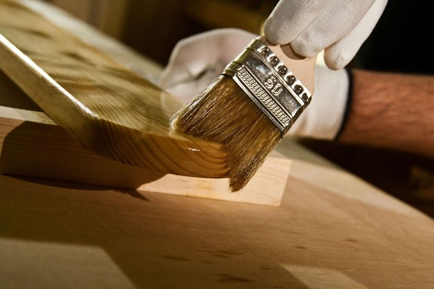 Pengawet kayu untuk kegunaan dalaman dan luaran: bagaimana memilih komposisi terbaik