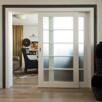 Pintu putih di pedalaman: idea menarik dan penyelesaian reka bentuk luar biasa