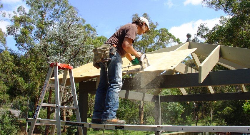 Arbor dengan tangan kayu: kami membina langkah pembinaan ringan demi langkah