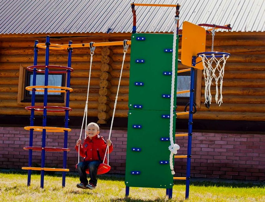 Kompleks sukan kanak-kanak untuk pondok: tempat untuk kanak-kanak yang aktif