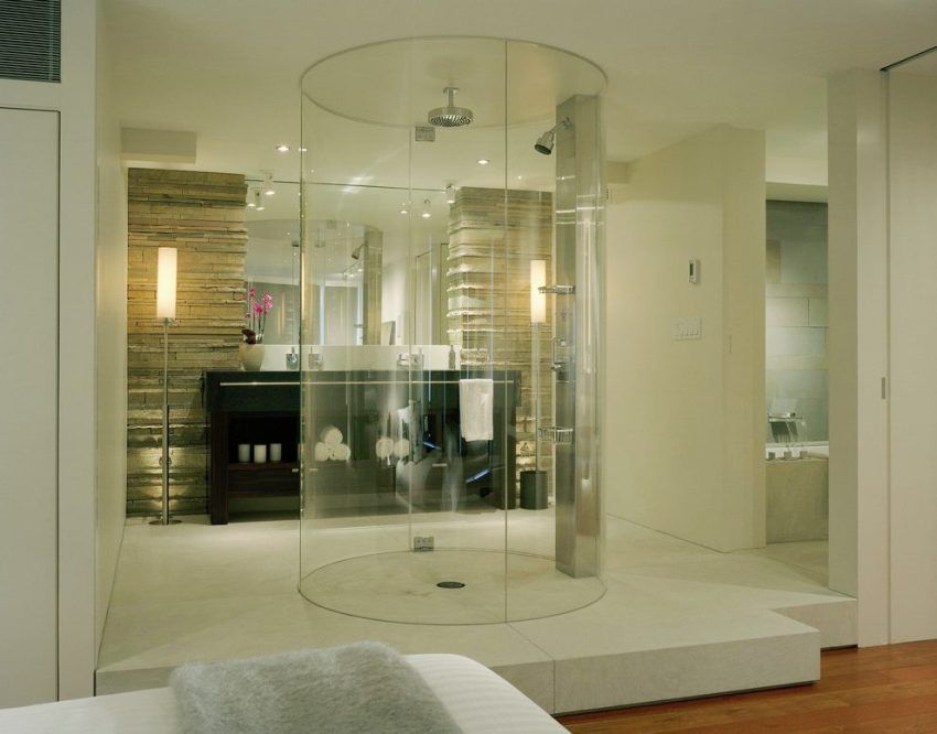 Skrin mandi diperbuat daripada kaca tanpa kuali: penyelesaian yang selesa untuk bilik mandi