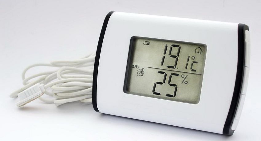 Termometer elektronik dengan sensor jauh: ciri dan faedah