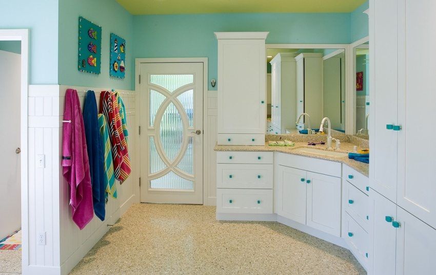 Bagaimana untuk memilih pintu yang indah dan praktikal untuk bilik mandi dan tandas