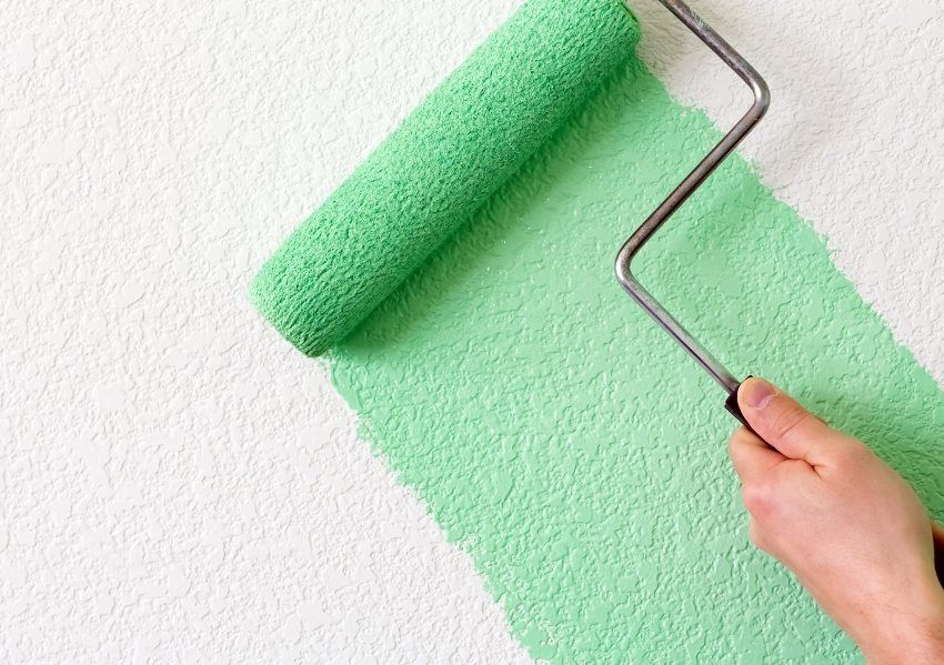 Bagaimana untuk memilih cat dinding di apartmen? Jenis utama dan hartanah