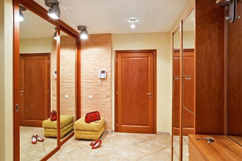 Pintu ke mana apartmen untuk dipilih: estetika dan keselamatan