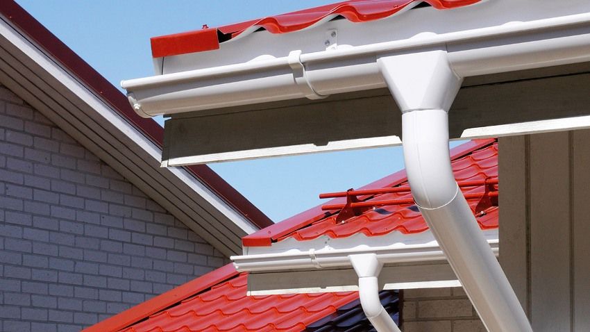 Barisan logam untuk bumbung: harga, ciri dan ciri pemasangan