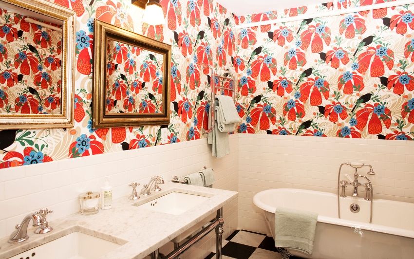 Wallpaper untuk bilik mandi: penyelesaian sejagat untuk bilik yang bergaya