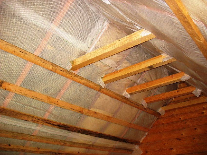 Penghalang wap untuk bumbung: jenis utama bahan dan kecekapan penggunaan