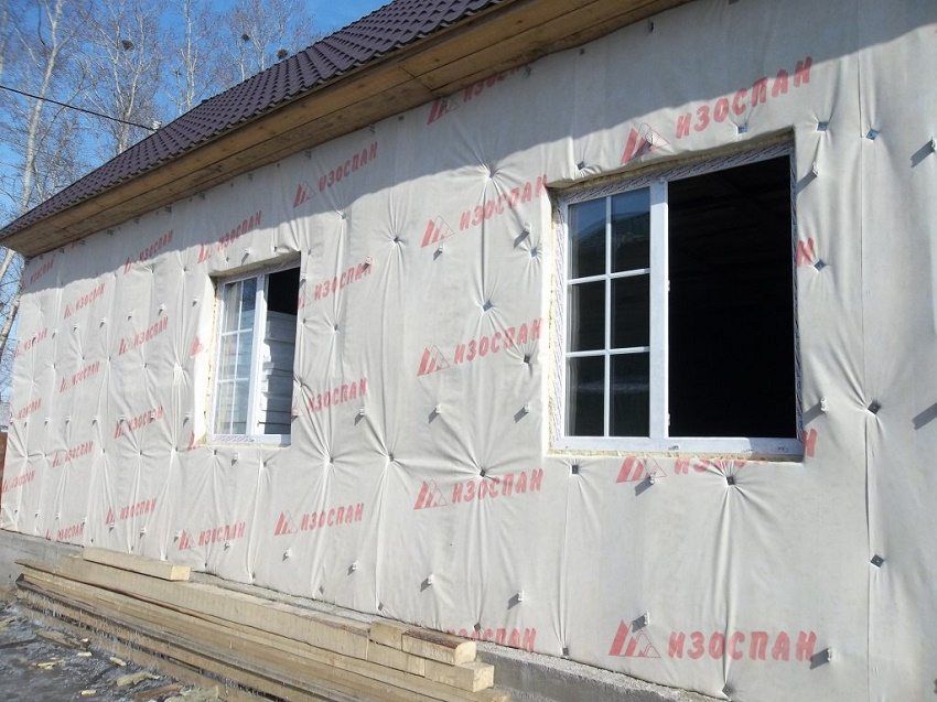 Penghalang wap untuk dinding rumah kayu: bahan dan ciri pemasangan
