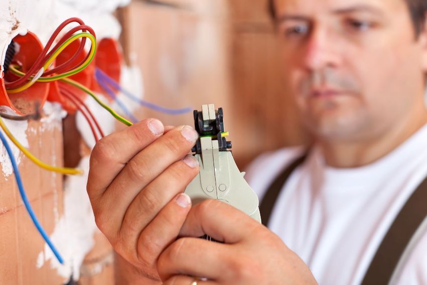 Socket: bagaimana menyambung kelengkapan elektrik tanpa bantuan pakar