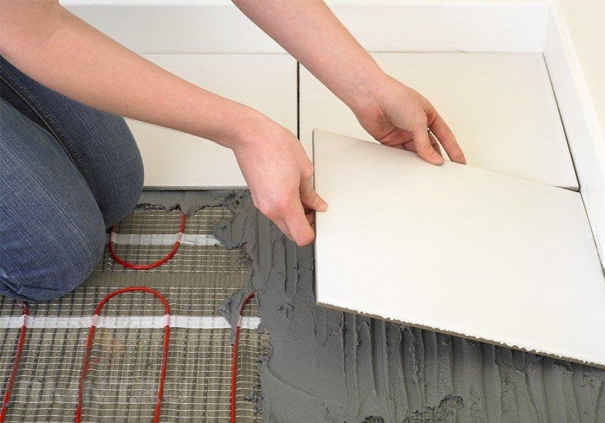 Meletakkan pemanasan bawah lantai di bawah jubin: teknologi untuk pemasangan sendiri sistem