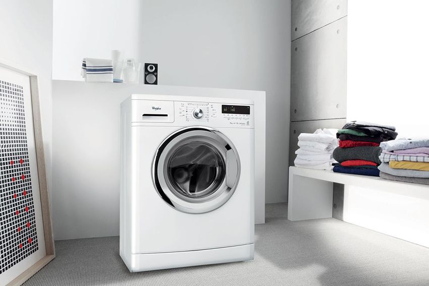 Mesin basuh sempit: bagaimana untuk memilih peralatan padat untuk rumah