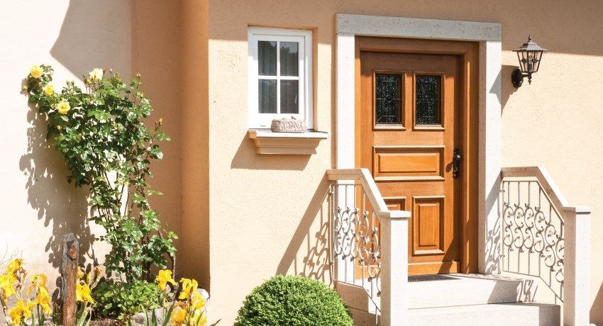 Masuk pintu kayu untuk rumah dan apartmen peribadi: kebolehpercayaan dan reka bentuk