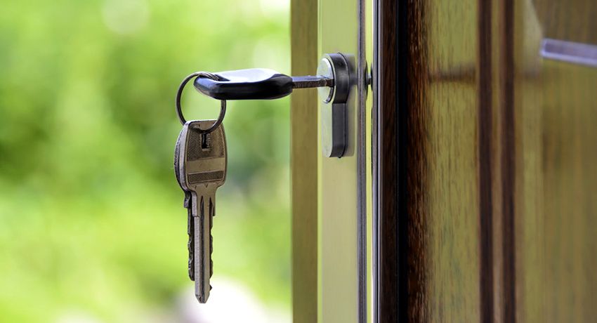 Kunci mortise untuk pintu kayu: perlindungan yang boleh dipercayai dari apartmen dari pecah
