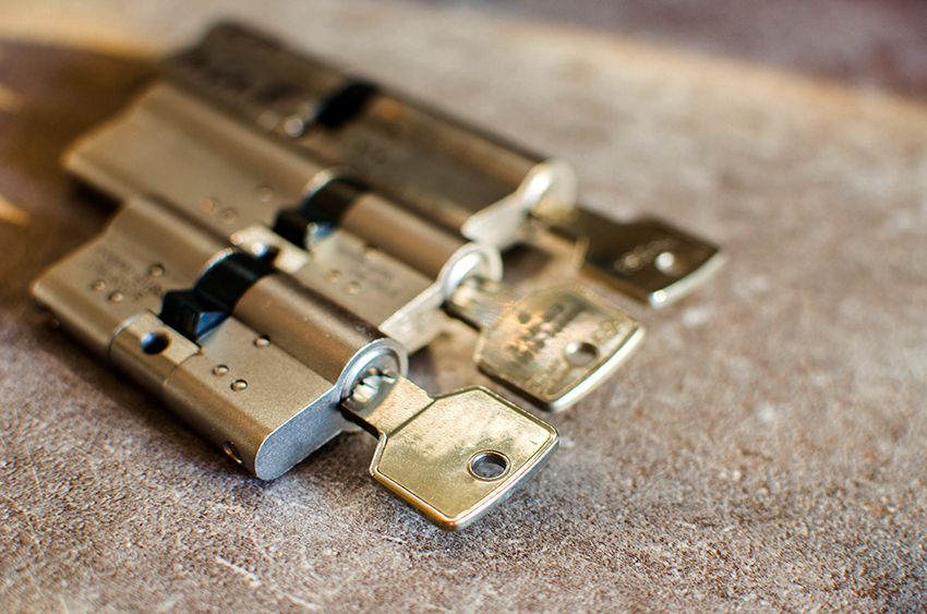 Kunci mortise untuk pintu kayu: perlindungan yang boleh dipercayai dari apartmen dari pecah